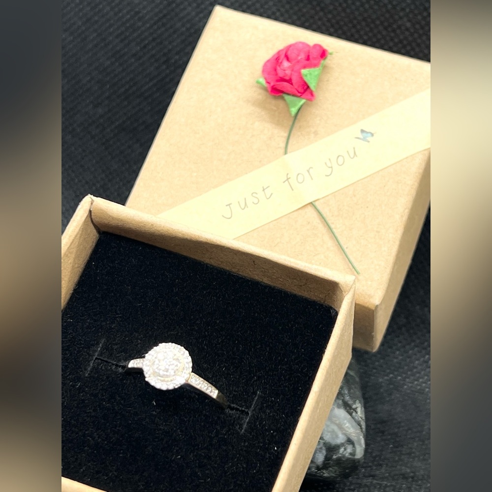 EUC 💎 FLOWER CLUSTER RING - Picture 11 of 12